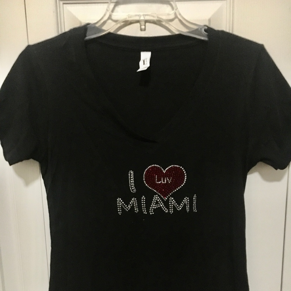 I ♥️ Miami Woman’s small v-neck T-shirt
